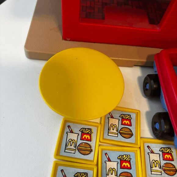 Vintage 1974 McDonalds Playskool Familiar Places Play Set Restaurant Trays Cars - Picture 3 of 13